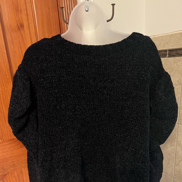 POL Women's Chunky Knit Pullover Sweater in a Size Medium - Picture 2 of 8